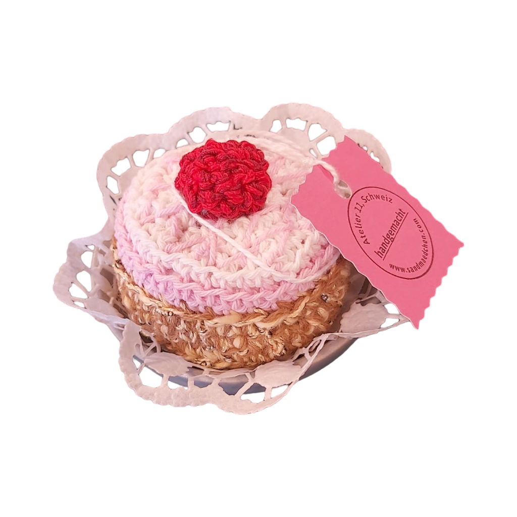 gehäkeltes Dessert Zuger Kirschtorte 